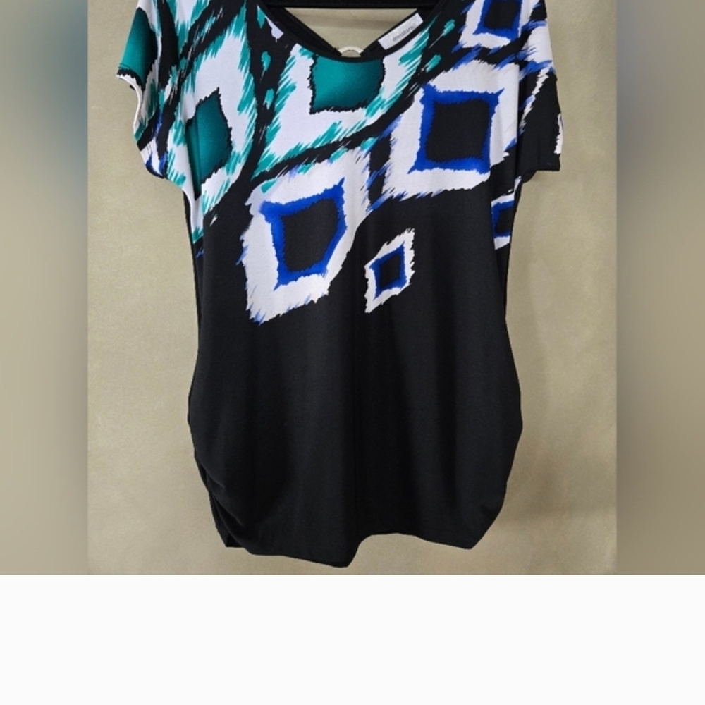 Women's Black Short-Sleeve Geometric Print Top